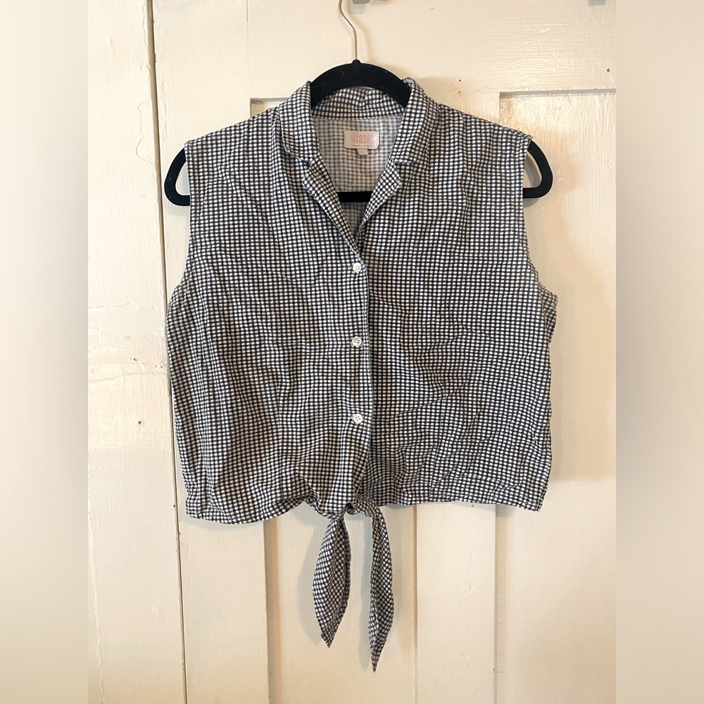 Cropped Button-Up Tank